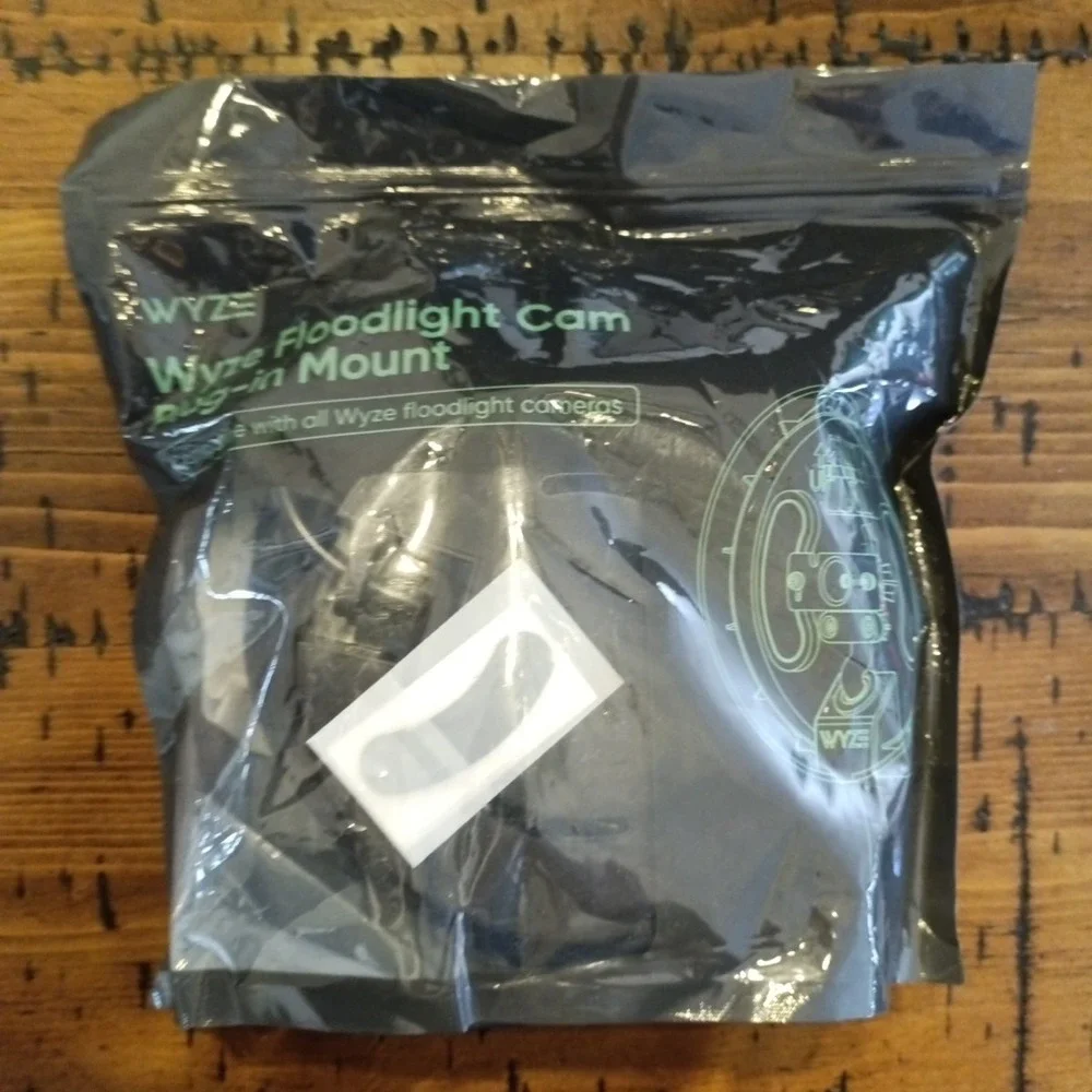 Black Wyze Floodlight Cam Plug-in Mount v1/v2/Pro with 20ft Outdoor Cable A1